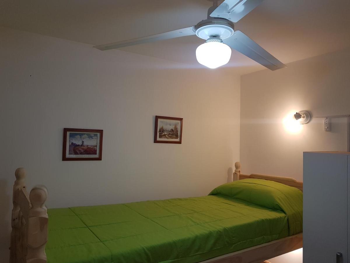Habitacion Con Bano Privado Un Piso Por Escalera Buenos Aires Esterno foto