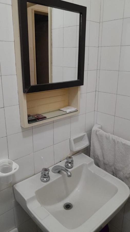 Habitacion Con Bano Privado Un Piso Por Escalera Buenos Aires Esterno foto